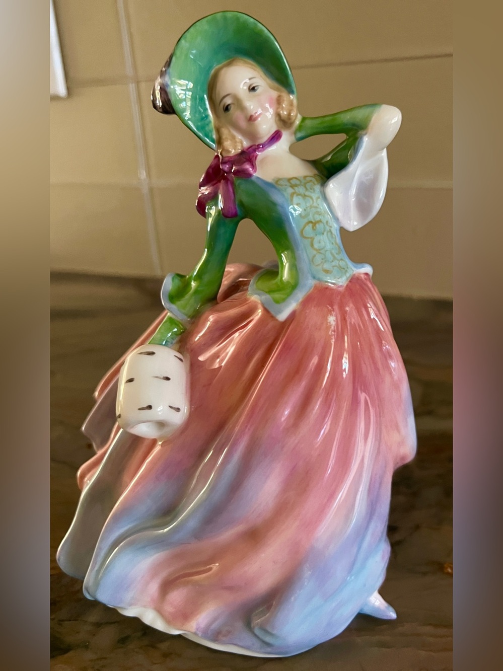 Vintage Royal Doulton Figurine "Autumn Breezes" HN1911| Mint